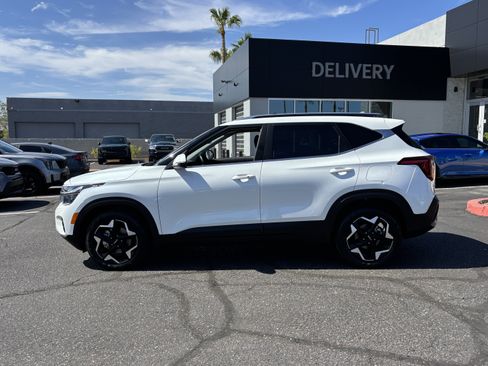 Certified 2025 Kia Seltos EX FWD image 5