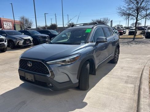 Used 2022 Toyota Corolla Cross XLE w/ Convenience Package image 7