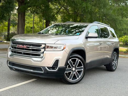 Used 2022 GMC Acadia SLT w/ Technology Package AWD/4WD image 2