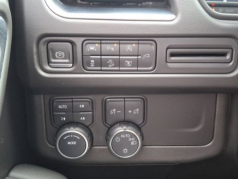 Used 2022 Chevrolet Tahoe Z71 w/ Luxury Package image 25