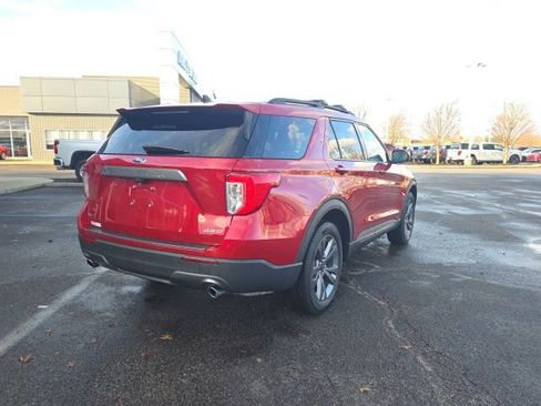 Used 2023 Ford Explorer XLT w/ Equipment Group 202A image 5