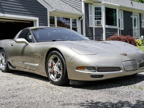 Used 2000 Chevrolet Corvette Coupe w/ Roof Pkg RWD image 12