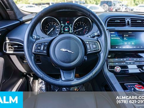 Used 2020 Jaguar F-PACE Premium image 29