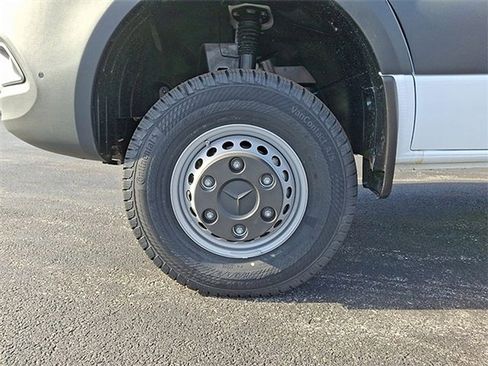 Used 2025 Mercedes-Benz Sprinter 3500 image 9