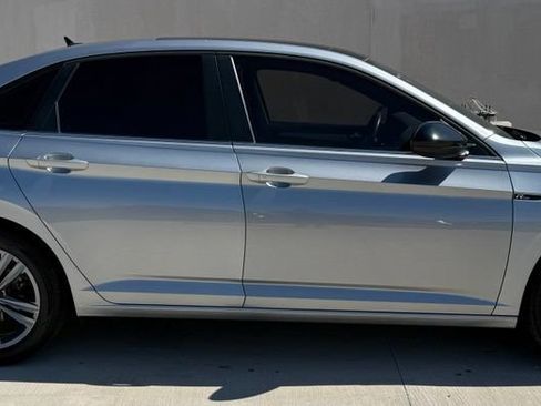 Used 2020 Volkswagen Jetta R-Line FWD image 5