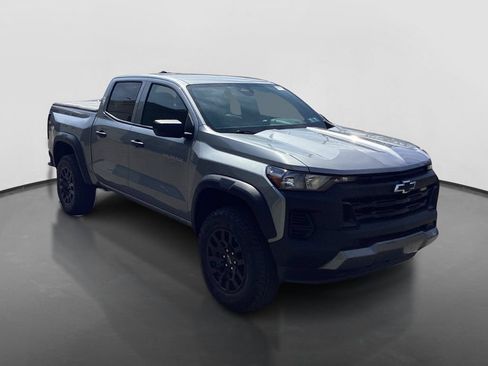Used 2024 Chevrolet Colorado Trail Boss w/ Advanced Trailering Package AWD/4WD image 3