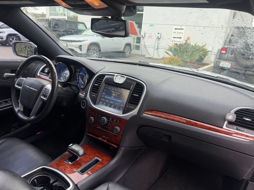 Used 2013 Chrysler 300 RWD image 21