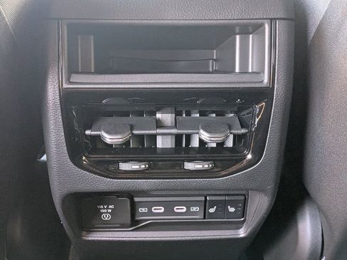 New 2026 Jeep Grand Cherokee Limited AWD/4WD image 15