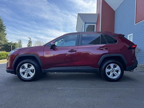 Used 2021 Toyota RAV4 XLE w/ Convenience Package image 5