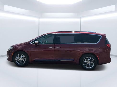 Used 2017 Chrysler Pacifica Limited image 6