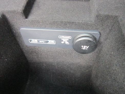 Used 2019 Jaguar F-PACE Premium image 29