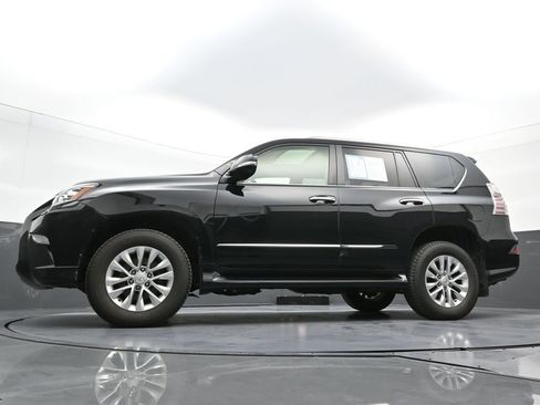 Used 2019 Lexus GX 460 Premium w/ Premium Package image 24