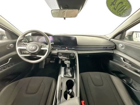 Used 2024 Hyundai Elantra SEL FWD image 3