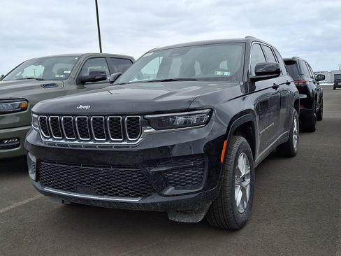 New 2026 Jeep Grand Cherokee Laredo X AWD/4WD image 3