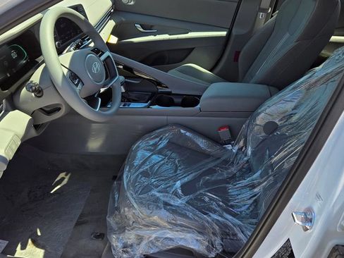 New 2026 Hyundai Elantra Hybrid FWD image 11