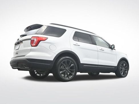 Used 2018 Ford Explorer XLT w/ Equipment Group 202A FWD image 36