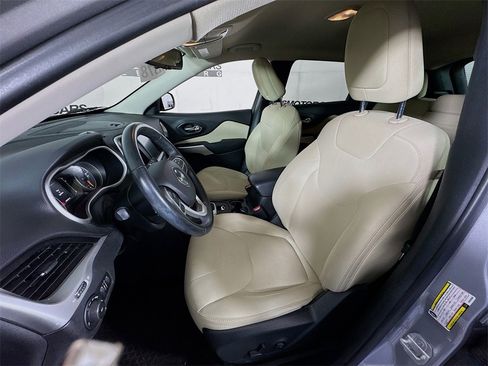 Used 2017 Jeep Cherokee Latitude w/ Safety/Convenience Group image 20