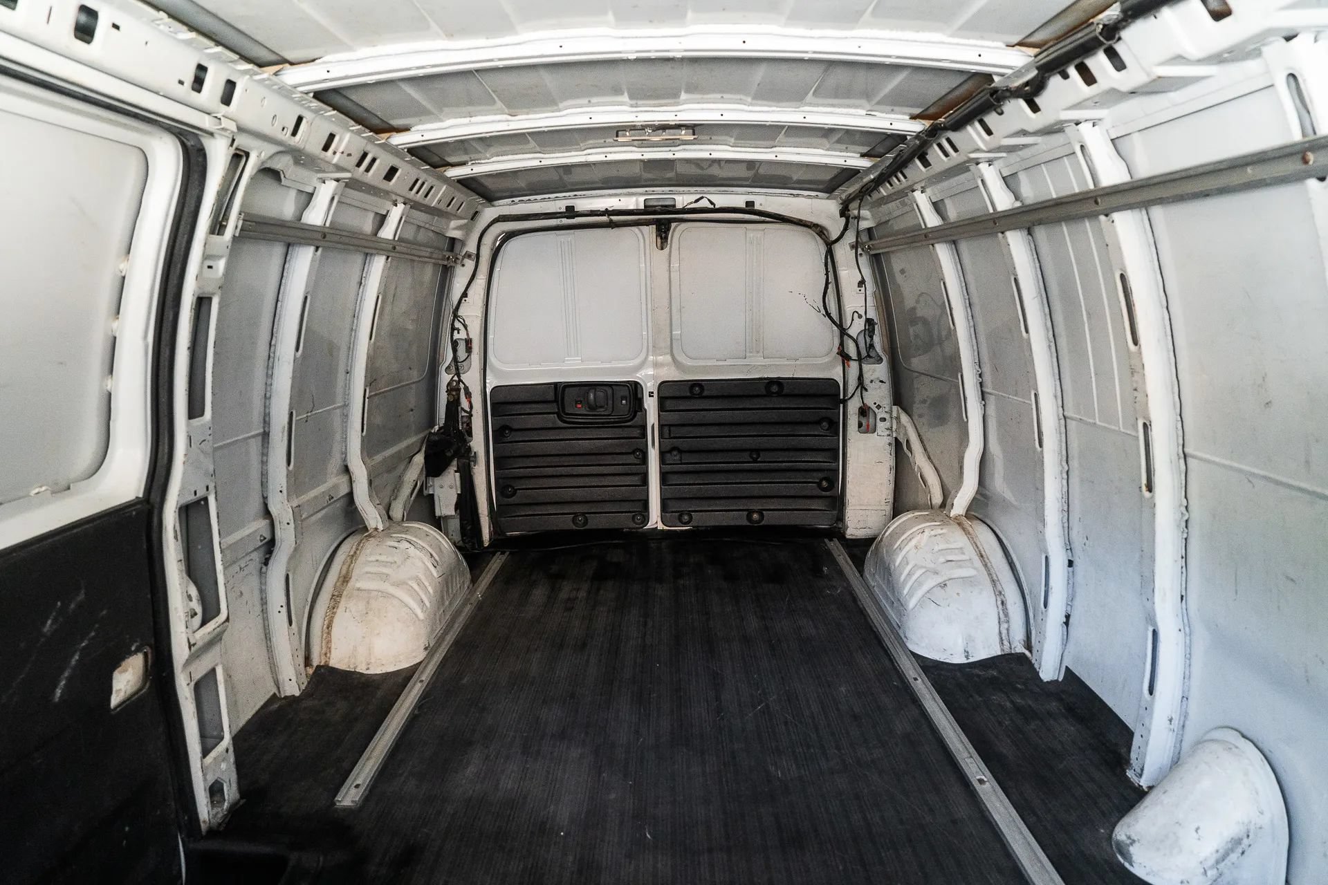 Used 2016 Chevrolet Express 2500 Extended RWD image 22