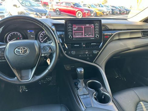 Used 2023 Toyota Camry SE image 12