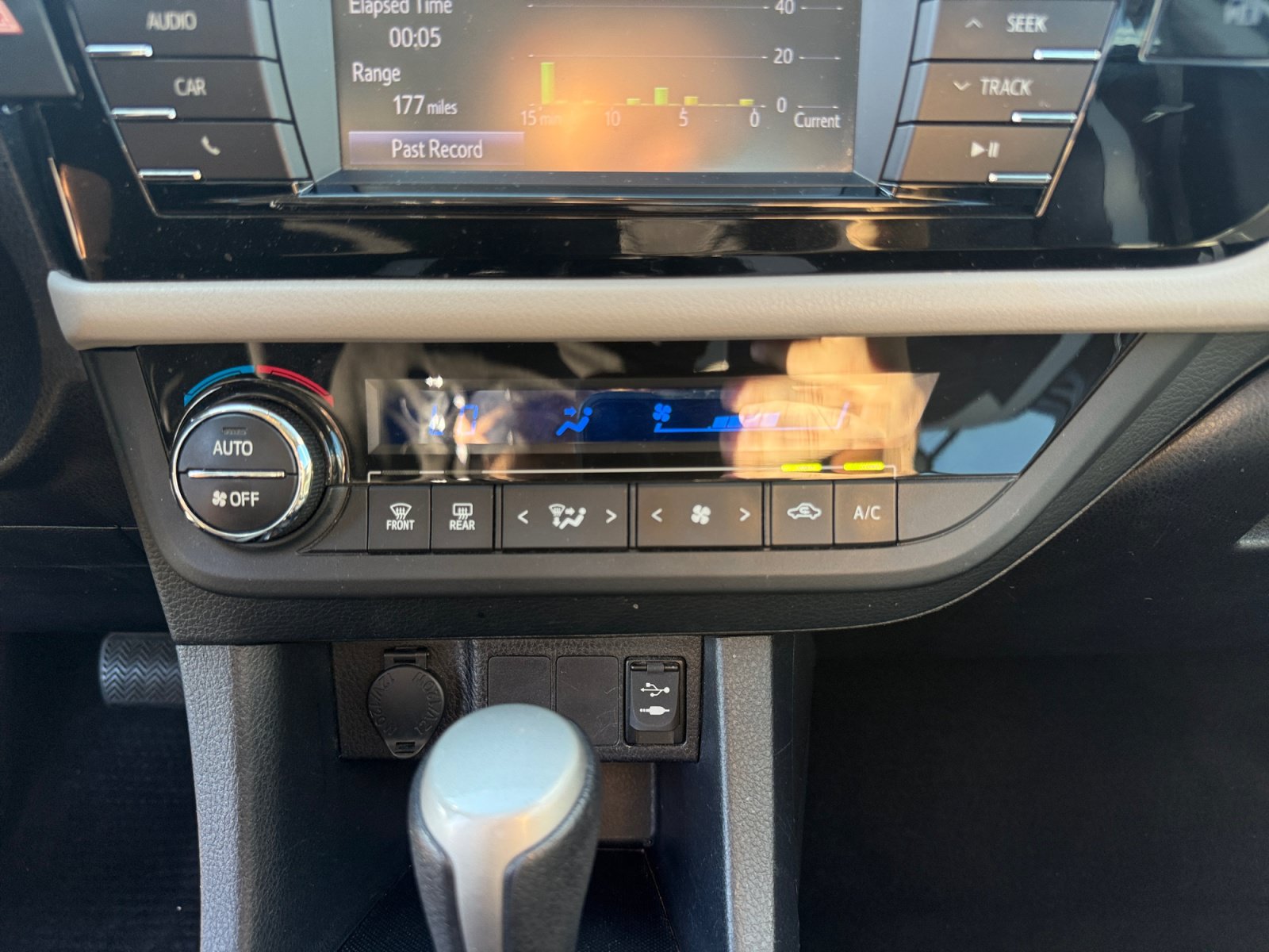 Used 2016 Toyota Corolla L FWD image 25
