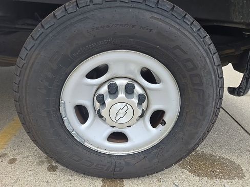 Used 2015 Chevrolet Express 2500 image 11