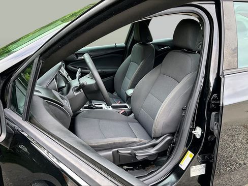 Used 2018 Chevrolet Cruze LS FWD image 9