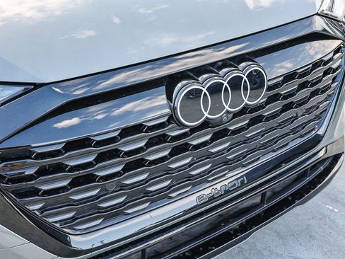 Used 2024 Audi Q8 e-tron Premium Plus w/ Premium Plus Package image 11