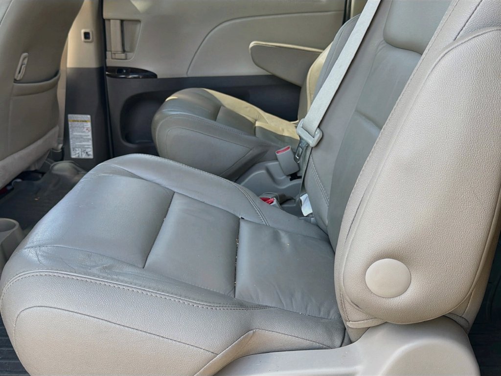 Used 2016 Toyota Sienna XLE FWD image 33
