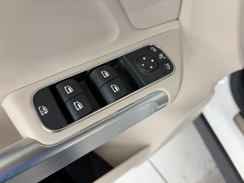 Used 2026 Mercedes-Benz GLB 250 image 13