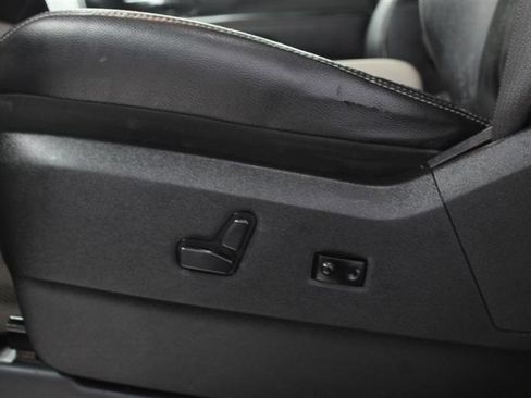 Used 2018 Dodge Grand Caravan SXT image 18