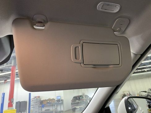 Used 2023 Nissan Rogue SV image 36