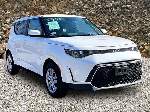Used 2023 Kia Soul LX FWD image 1