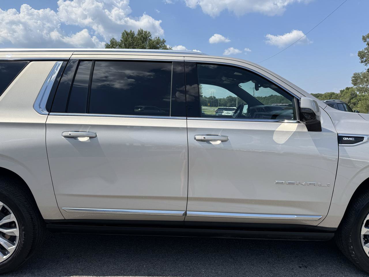 Used 2023 GMC Yukon XL Denali AWD/4WD image 45