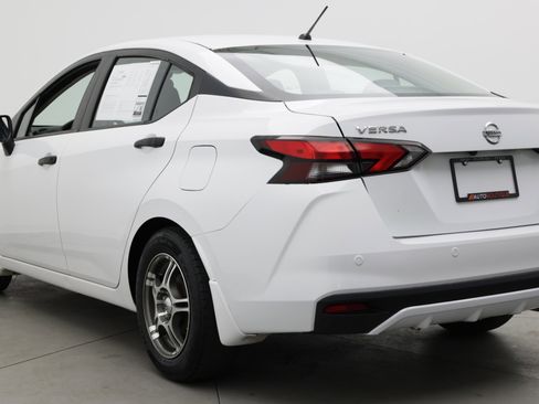 Used 2020 Nissan Versa S FWD image 4