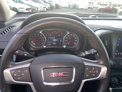 Used 2024 GMC Terrain SLE image 27