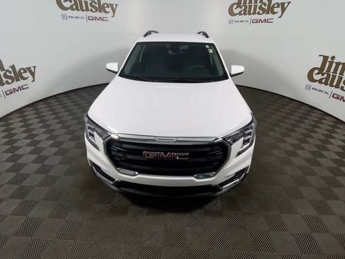 Used 2023 GMC Terrain SLE w/ Driver Convenience Package FWD image 3