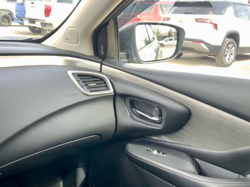 Used 2018 Nissan Murano SV image 36
