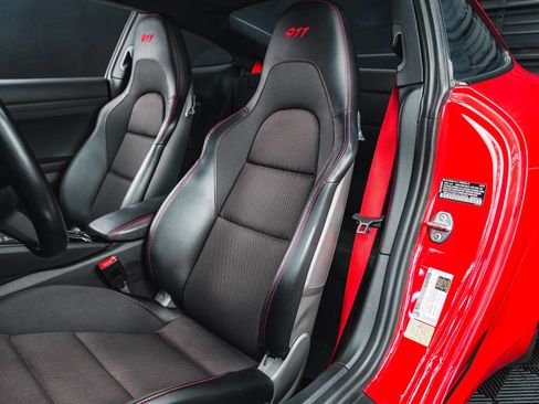 Used 2018 Porsche 911 Carrera T RWD image 39