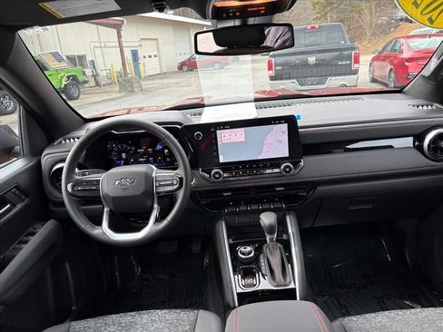 Used 2025 Chevrolet Colorado Z71 AWD/4WD image 6
