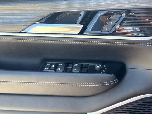 Used 2023 Jeep Wagoneer Series II w/ Flexible Seating Group AWD/4WD image 24