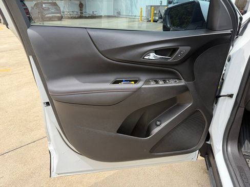 Used 2024 Chevrolet Equinox RS FWD image 9