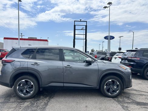 Used 2025 Nissan Rogue SV AWD/4WD image 6