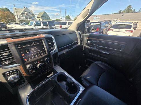 Used 2017 RAM 1500 Laramie w/ Convenience Group AWD/4WD image 12