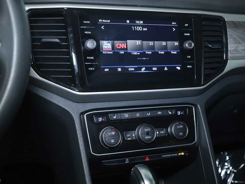 Used 2022 Volkswagen Atlas Cross Sport SE image 25