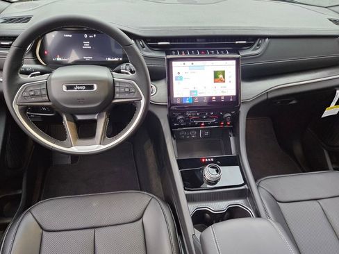 New 2025 Jeep Grand Cherokee Limited w/ Luxury Tech Group II RWD image 8