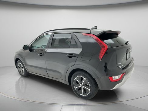 Used 2024 Kia Niro EX w/ EX Cold Weather Package FWD image 4