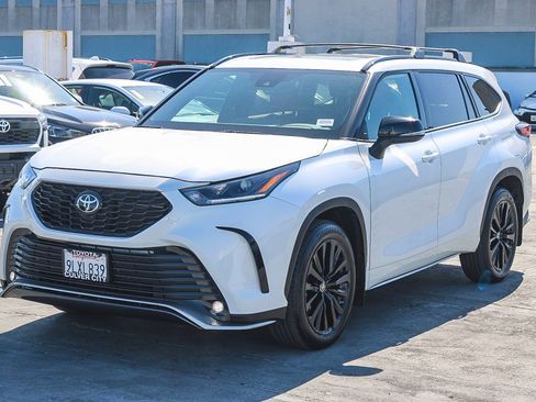 Used 2024 Toyota Highlander XSE image 3