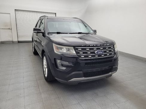 Used 2017 Ford Explorer XLT w/ Equipment Group 202A FWD image 14