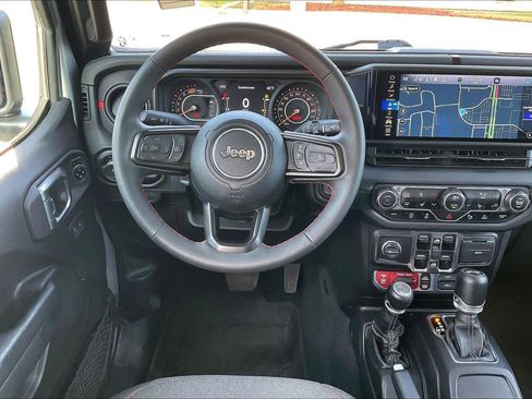 Used 2024 Jeep Wrangler Unlimited Rubicon w/ Technology Group image 5