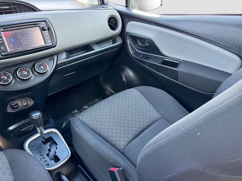 Used 2017 Toyota Yaris L image 21